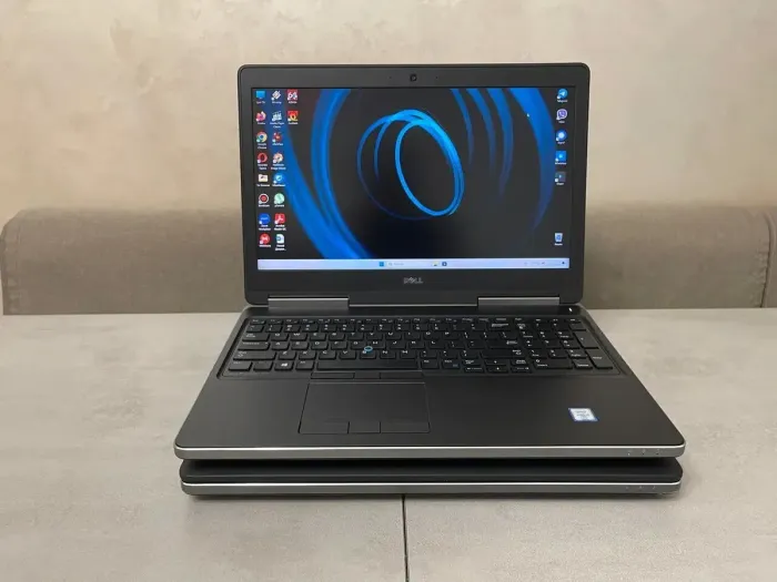 Ігровий ноутбук Dell Precision 7510 / 15.6" (3840x2160) IPS / Intel Core i7-6820HQ (4 (8) ядра по 2.7 - 3.6 GHz) / 32 GB DDR4 / 512 GB SSD / AMD Radeon R9 M375X, 2 GB GDDR5, 128-bit / WebCam / miniDP / HDMI б/в - зображення 2