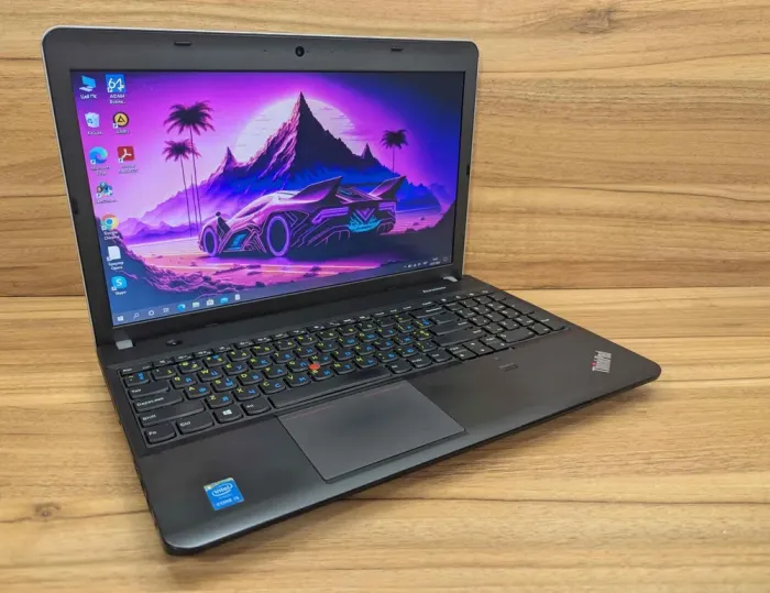 Ноутбук Lenovo ThinkPad Edge E540 / 15.6" (1366x768) TN / Intel Core i5-4200M (2 (4) ядра по 2.5 - 3.1 GHz) / 8 GB DDR3 / 240 GB SSD / Intel HD Graphics 4600 / WebCam / Fingerprint / Windows 10 б/в - зображення 4