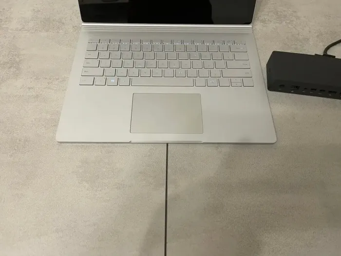 Ультрабук-трансформер Microsoft Surface Book 2 / 13.5" (3000x2000) IPS Touch / Intel Core i5-8350U (4 (8) ядра по 1.7 - 3.6 GHz) / 8 GB DDR3 / 256 GB SSD M.2 / Intel UHD Graphics 620 / WebCam / Два АКБ + Док-станція Microsoft Surface Dock 1661 б/в - зображення 6