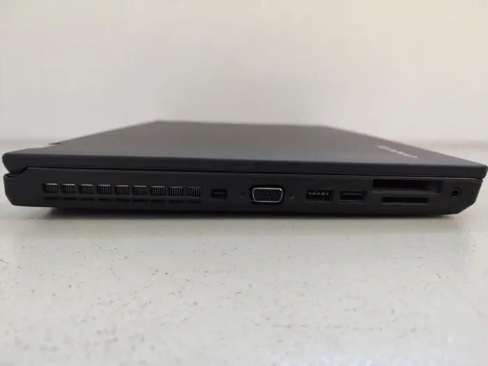 Ноутбук Lenovo ThinkPad T540p / 15.6" (1920x1080) TN / Intel Core i7-4600M (2 (4) ядра по 2.9 - 3.6 GHz) / 8 GB DDR3 / 240 GB SSD / Intel HD Graphics 4600 / WebCam / DVD-ROM / VGA б/в - зображення 3