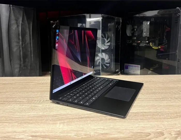 Ультрабук Microsoft Surface Laptop 4 / 13.5" (2256x1504) IPS Touch / Intel Core i7-1185G7 (4 (8) ядра по 3.0 - 4.8 GHz) / 16 GB DDR4 / 256 GB SSD / Intel Iris Xe Graphics / WebCam б/в - зображення 4