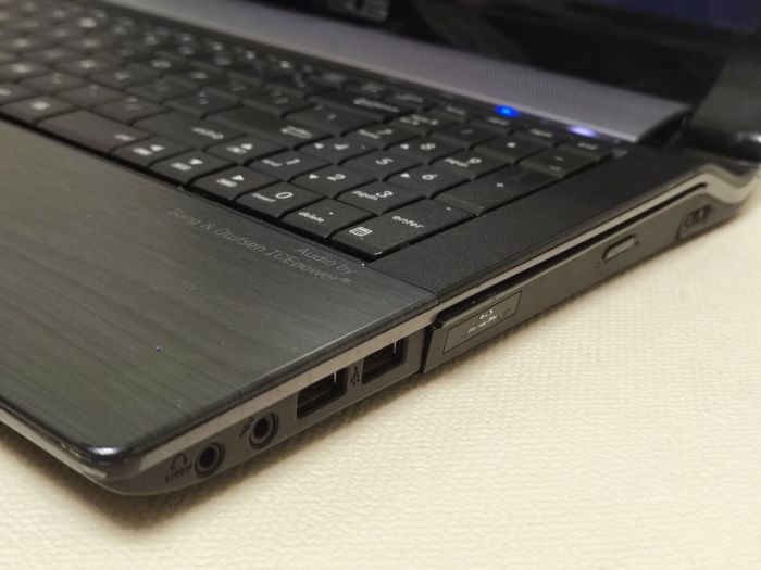 Ноутбук Asus N53SV / 15.6" (1366x768) TN / Intel Core i7-2670QM (4 (8) ядра по 2.2 - 3.1 GHz) / 8 GB DDR3 / 256 GB SSD / nVidia GeForce GT 540M, 2 GB GDDR3, 128-bit / WebCam / DVD-ROM б/в - зображення 4