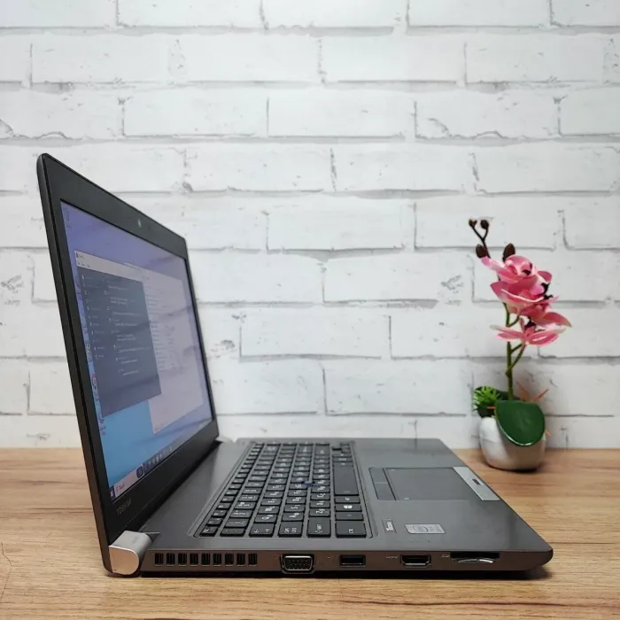 Ноутбук Toshiba Tecra Z40-A / 14" (1600x900) TN / Intel Core i5-4300U (2 (4) ядра по 1.9 - 2.9 GHz) / 8 GB DDR3 / 256 GB SSD / Intel HD Graphics 4400 / WebCam / HDMI б/в - зображення 5