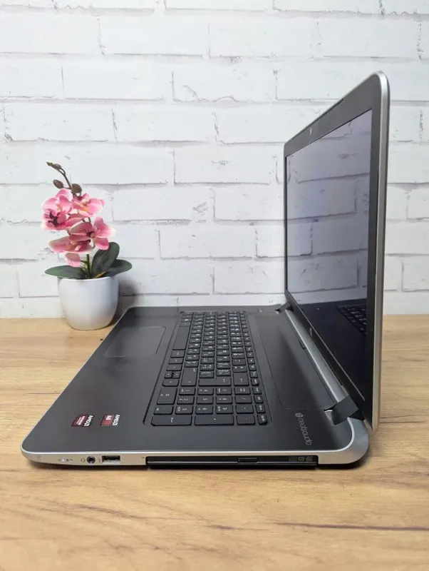 Ноутбук HP Pavilion ProtectSmart / 17.3" (1600x900) TN / AMD A8-6410 (4 ядра по 2.0 - 2.4 GHz) / 8 GB DDR3 / 256 GB SSD / AMD Radeon R7 M260, 2 GB GDDR3, 64-bit / WebCam / DVD-ROM б/в - зображення 6