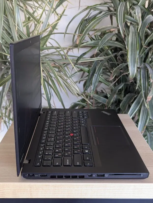 Ноутбук Б-клас Lenovo ThinkPad T440s / 14" (1600x900) TN / Intel Core i5-4300U (2 (4) ядра по 1.9 - 2.9 GHz) / 8 GB DDR3 / 128 GB SSD / Intel HD Graphics 4400 / WebCam б/в - зображення 7