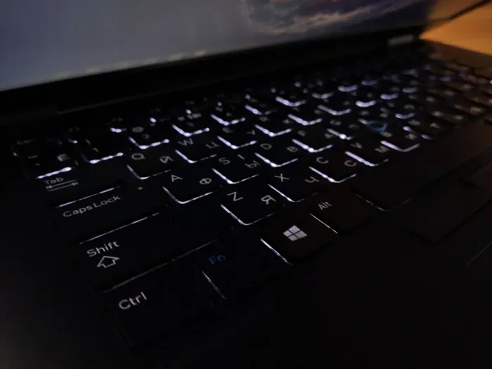 Ультрабук Dell Latitude E7470 / 14" (1366x768) TN / Intel Core i7-6600U (2 (4) ядра по 2.6 - 3.4 GHz) / 8 GB DDR4 / 256 GB SSD / Intel HD Graphics 520 / WebCam / Fingerprint / Windows 10 б/в - зображення 6