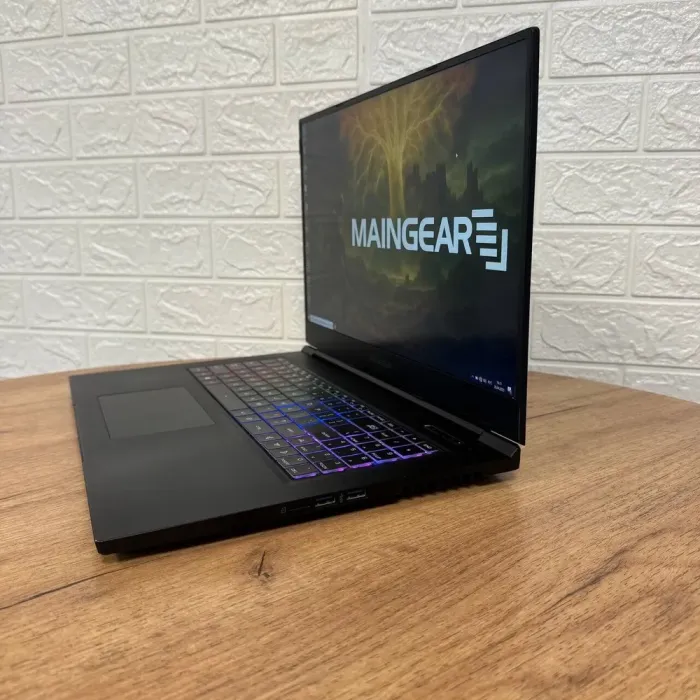 Ігровий ноутбук Maingear Element MG-ELMT002-2070S / 17.3" (1920x1080) IPS / Intel Core i7-10875H (8 (16) ядер по 2.3 - 5.1 GHz) / 16 GB DDR4 / 512 GB SSD / nVidia GeForce RTX 2070 Super, 8 GB GDDR6, 256-bit / WebCam б/в - зображення 5