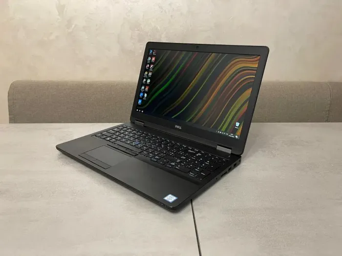 Робоча станція Dell Precision 3510 / 15.6" IPS / Core i7-6820HQ (4(8) ядра по 2.7-3.6GHz) / 16GB DDR4 / 256GB SSD M.2 NEW / AMD FirePro W5130M, 2GB GDDR5, 128bit / WebCam / HDMI / АКБ NEW б/в - зображення 3