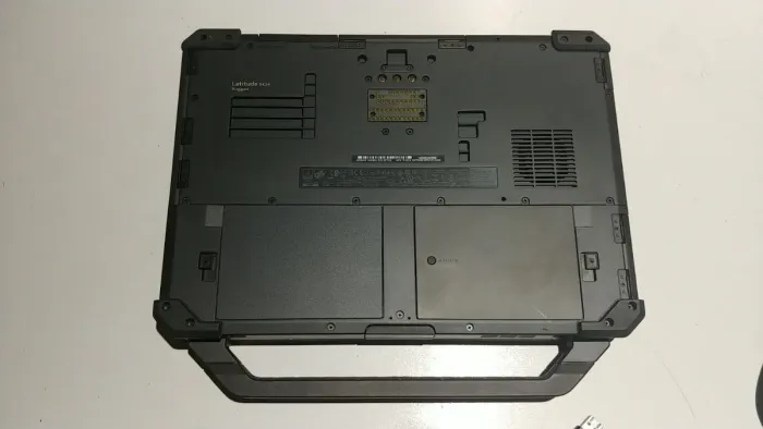 Захищений ноутбук Dell Latitude 5424 Rugged / 14" (1920x1080) IPS / Intel Core i5-8350U (4 (8) ядра по 1.7 - 3.6 GHz) / 16 GB DDR4 / 256 GB SSD M.2 / Intel UHD Graphics 620 / WebCam б/в - зображення 5