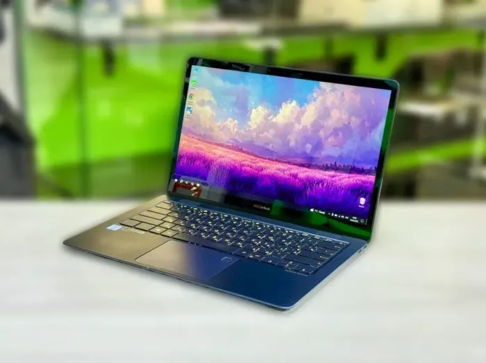 Ультрабук Asus ZenBook UX490U / 14" (1920x1080) IPS / Intel Core i5-7200U (2 (4) ядра по 2.5 - 3.1 GHz) / 8 GB DDR4 / 256 GB SSD / Intel HD Graphics 620 / WebCam / Win 10 Pro б/в - зображення 4
