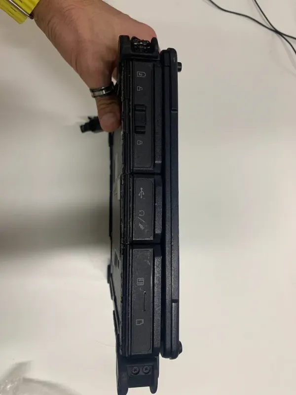 Захищений ноутбук трансформер Getac V110 / 12" IPS / Intel Core i5-6200U (2(4) ядра по 2.4-3 GHz) / 8GB DDR4 / 128GB SSD / HD Graphics 520 / WebCam / Win 10 Pro  б/в - зображення 6