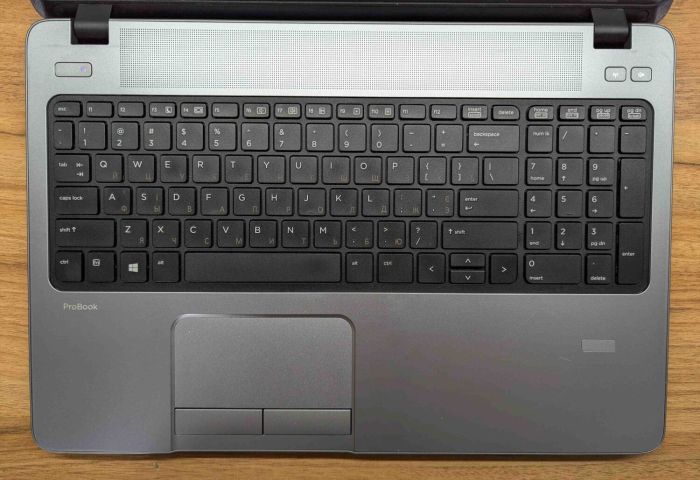 Ноутбук HP ProBook 450 G1 / 15.6" (1366x768) TN / Intel Core i3-4000M (2 (4) ядра по 2.4 GHz) / 8 GB DDR3 / 240 GB SSD / Intel HD Graphics 4600 / WebCam / Fingerprint / Windows 10 б/в - зображення 3