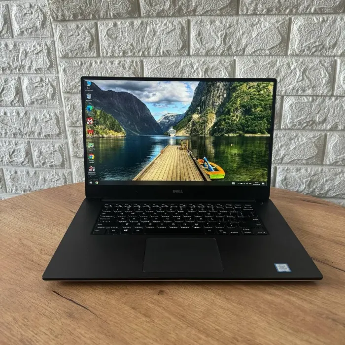 Мобільна робоча станція Б-клас Dell Precision 5520 / 15.6" (1920x1080) IPS / Intel Core i7-7820HQ (4 (8) ядра по 2.9 - 3.9 GHz) / 16 GB DDR4 / 250 GB SSD / nVidia Quadro M1200, 4 GB GDDR5, 128-bit / WebCam б/в - зображення 2
