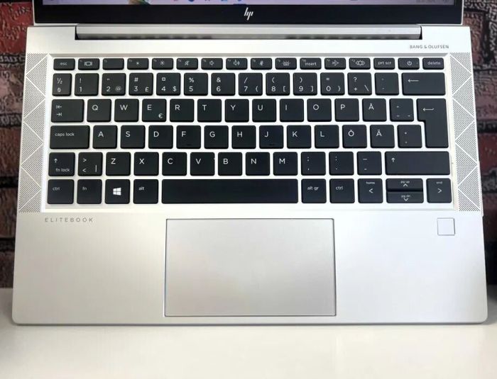 Ультрабук HP EliteBook 835 G8 / 13.3" (1920x1080) IPS / AMD Ryzen 3 Pro 5450U (4 (8) ядра по 2.6 - 4.0 GHz) / 16 GB DDR4 / 512 GB SSD / AMD Radeon RX Vega 5 Graphics / WebCam / Win 10 Pro б/в - зображення 3