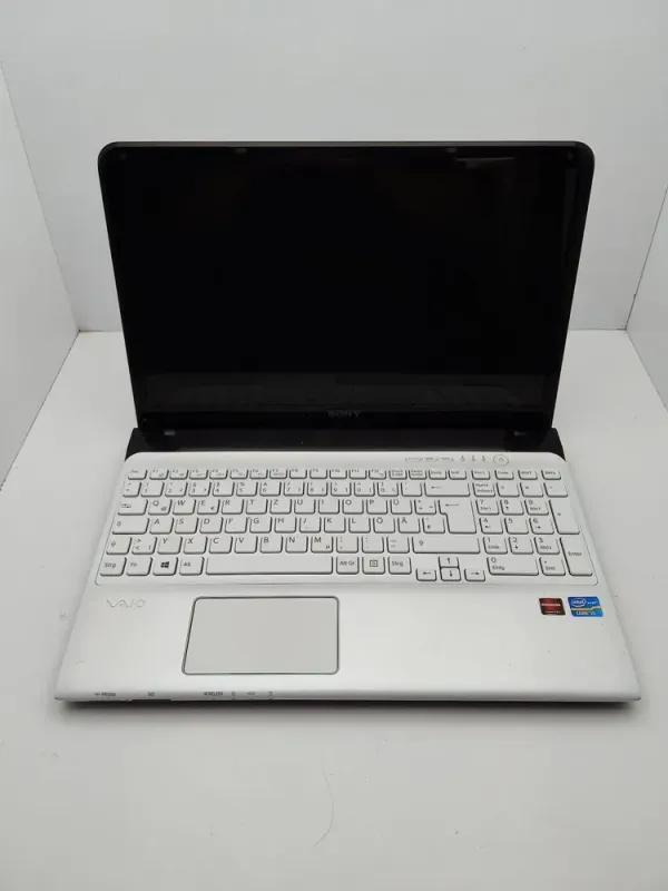 Ноутбук Sony SV1512 / 15.6 (1366x768) TN / Intel Core i5-3210M (2 (4) ядра по 2.5 - 3.1 GHz) / 6 GB DDR3 / 650 GB HDD / AMD Radeon HD 7600M, 1 GB GDDR3, 64-bit / WebCam б/в - зображення 2