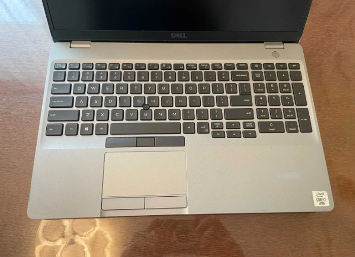 Ультрабук Dell Latitude 5511 / 15.6" (1920x1080) IPS / Intel Core i7-10850H (6 (12) ядер по 2.7 - 5.1 GHz) / 16 GB DDR4 / 256 GB SSD / Intel UHD Graphics for 10th Generation / WebCam б/в - изображение 4