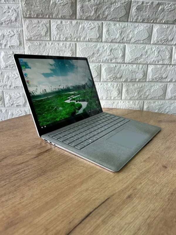 Ультрабук Б-клас Microsoft Surface Laptop 2 / 13.5" (2256x1504) IPS Touch / Intel Core i5-8350U (4 (8) ядра по 1.7 - 3.6 GHz) / 8 GB DDR3 / 128 GB SSD / Intel UHD Graphics 620 / WebCam б/в - зображення 4