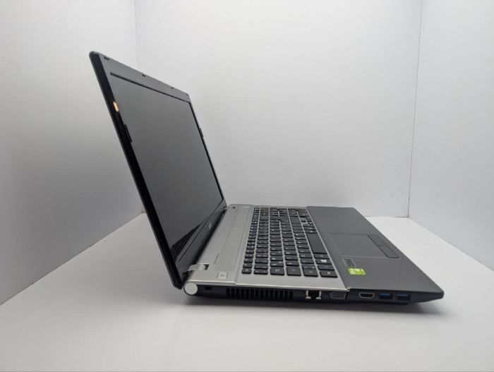Ноутбук Acer Aspire V3-771G / 17.3" (1600x900) TN / Intel Core i7-2620M (2 (4) ядра по 2.7 - 3.4 GHz) / 8 GB DDR3 / 60 GB SSD + 1000 GB HDD / nVidia GeForce 710M, 2 GB GDDR3, 64-bit / WebCam / DVD-ROM б/в - зображення 4