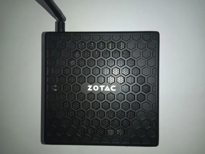 Неттоп Zotac ZBOX CI520 nano USFF / Intel Core i3-4020Y (2(4) ядра по 1.5 GHz) / 4GB DDR3 / 64 GB SSD / Intel HD Graphics 4200 б/в - зображення 4