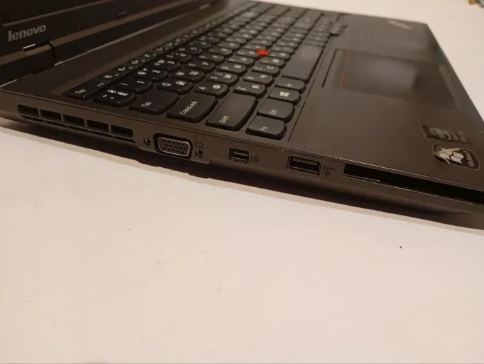 Ноутбук Б-клас Lenovo ThinkPad L540 / 15.6" (1366x768) TN / Core i5-4200M (2 (4) ядра по 2.5 - 3.1 GHz) / 8 GB DDR3 / 240 GB SSD / Intel HD Graphics 4600 / WebCam б/в - зображення 4