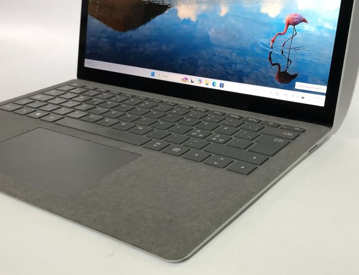 Ультрабук Б-клас Microsoft Surface Laptop 4 1958 / 13.5" (2256x1504) IPS Touch / AMD Ryzen 5 4680U (6 (12) ядер по 2.2 - 4.0 GHz) / 8 GB DDR4 / 256 GB SSD NVMe / AMD Radeon RX Vega 7 Graphics / WebCam / Win 11 Pro б/в - зображення 9