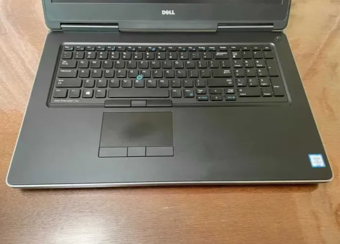 Робоча станція Dell Precision 7720 / 17,3" (1920x1080) Full HD IPS / Intel Xeon E3-1535M v5 (4 (8) ядра по 2,9 - 3,8 ГГц) / 16 ГБ DDR4 / 256 ГБ SSD / nVidia Quadro P3000, 6 ГБ GDDR5, 192-біт / WebCam HD б/в - зображення 4