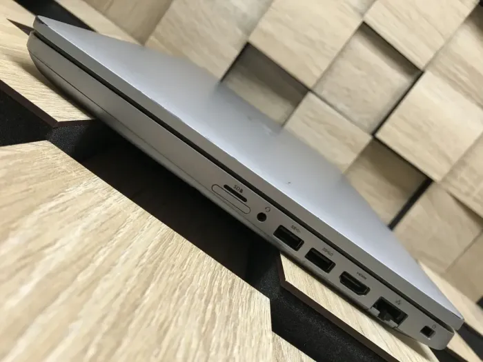 Ноутбук Б-клас Dell Latitude 5511 / 15.6" (1366x768) TN / Intel Core i5-10300H (4 (8) ядра по 2.5 - 4.5 GHz) / 8 GB DDR4 / 256 GB SSD M.2 / Intel UHD Graphics / WebCam / Windows 10 б/в - зображення 6