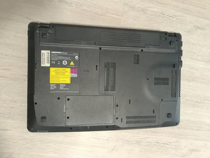 Ноутбук Б-клас Medion Akoya P7818 / 17.3" (1366x768) TN / Intel Core i3-3110M (2 (4) ядра по 2.4 GHz) / 8 GB DDR3 / 1000 GB HDD / nVidia GeForce GT 730M, 2 GB GDDR3, 128-bit / WebCam / DVD-ROM б/в - зображення 9