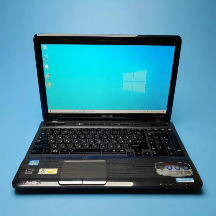 Ноутбук Toshiba Satellite P755-S5383 / 15.6" (1366x768) TN / Intel Core i7-2670QM (4 (8) ядро по 2.2 - 3.1 GHz) / 8 GB DDR3 / 240 GB SSD / Intel HD Graphics 3000 / WebCam / DVD-RW / Win 10 Home б/в - зображення 2