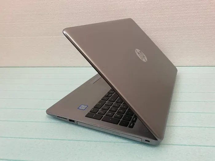 Ноутбук HP 250 G7 / 15.6" (1920x1080) IPS / Intel Core i7-8565U (4 (8) ядра по 1.8 - 4.6 GHz) / 16 GB DDR4 / 256 GB SSD / Intel UHD Graphics 620 / WebCam / DVD-RW / HDMI б/в - зображення 6