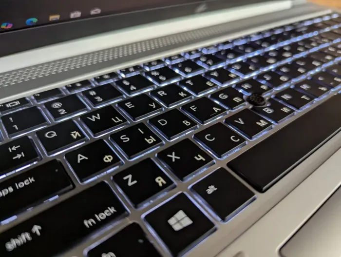 Ультрабук HP EliteBook 850 G5 / 15.6" (1920x1080) IPS / Intel Core i7-8550U (4 (8) ядра по 1.8 - 4.0 GHz) / 16 GB DDR4 / 512 GB SSD / Intel UHD Graphics 620 / WebCam / Fingerprint / Windows 10 б/в - зображення 6