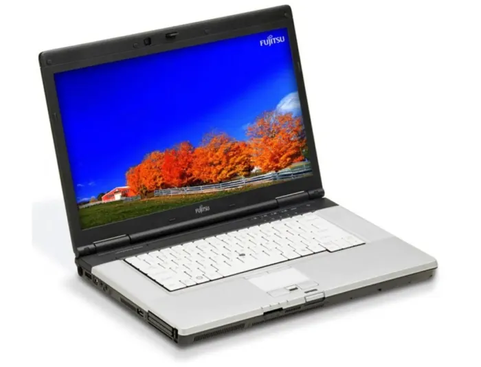 Ноутбук Fujitsu LifeBook E780 / 15.6" (1366x768) TN / Intel Core i3-330M (2 (4) ядра по 2.13 GHz) / 4 GB DDR3 / 320 GB HDD / Intel HD Graphics / WebCam / DVD-ROM б/в - зображення 1