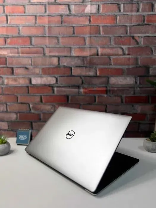 Мобільна робоча станція Dell Precision 5520 / 15.6" (1920x1080) IPS / Intel Core i7-7820HQ (4 (8) ядра по 2.9 - 3.9 GHz) / 32 GB DDR4 / 512 GB SSD / nVidia Quadro M1200, 4 GB GDDR5, 128-bit / WebCam б/в - зображення 6