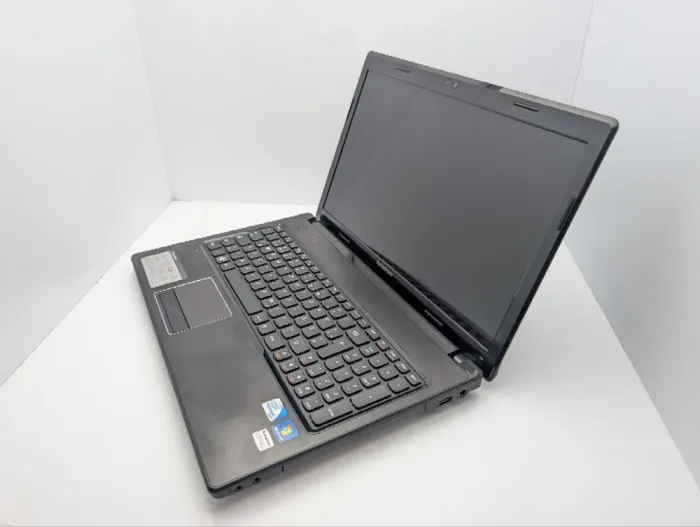 Ноутбук Lenovo G570 / 15.6" (1366x768) TN / Intel Core i3-2350M (2 (4) ядра по 2.3 GHz) / 8 GB DDR3 / 320 GB HDD / Intel HD Graphics 3000 / WebCam / DVD-ROM б/в - зображення 7
