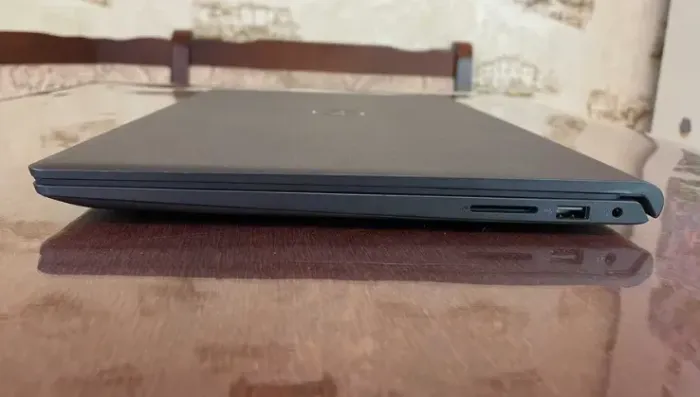 Ультрабук Dell Inspiron 15 3520 / 15.6" (1920x1080) IPS / Intel Core i7-1255U (10 (12) ядер по 3.5 - 4.7 GHz) / 16 GB DDR4 / 512 GB SSD / Intel Iris Xe Graphics / WebCam б/в - зображення 7