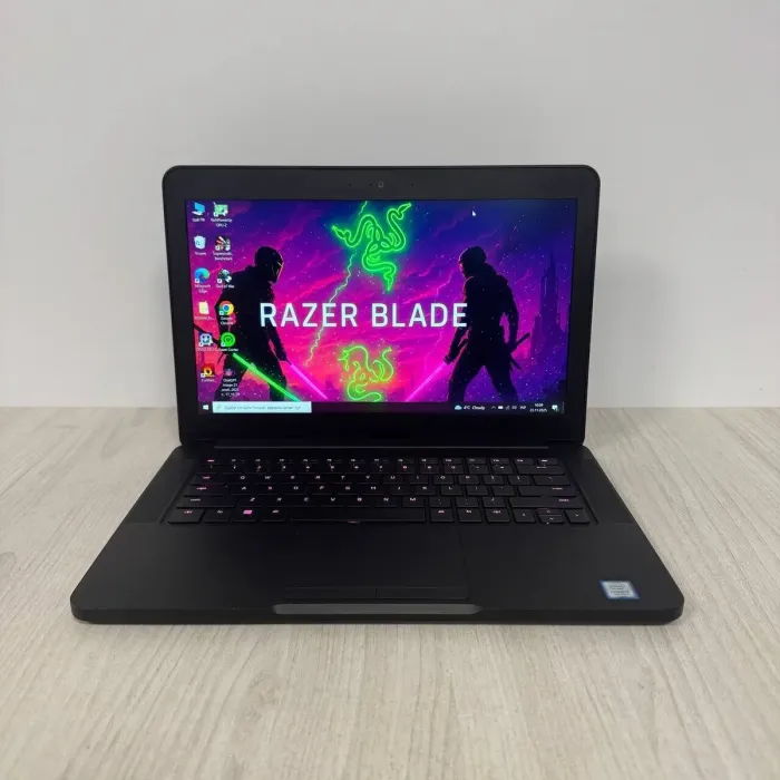 Ігровий ноутбук Б-класу Razer Blade 14 RZ09-0195 / 14" (1920x1080) IPS / Intel Core i7-7700HQ (4 (8) ядра по 2,8 - 3,8 ГГц) / 16 ГБ DDR4 / 512 ГБ SSD NVMe / nVidia GeForce GTX 1060, 6 ГБ GDDR5, 192-біт / Веб-камера б/в - изображение 2