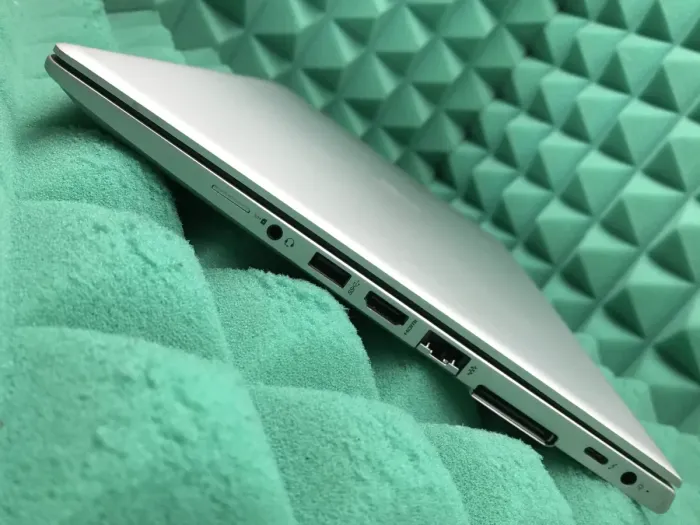 Ультрабук Б-клас HP EliteBook 840 G5 / 14" (1920x1080) IPS / Intel Core i7-8650U (4 (8) ядра по 1.9 - 4.2 GHz) / 8 GB DDR4 / 256 GB SSD M.2 / Intel UHD Graphics 620 / WebCam / Fingerprint / HDMI б/в - зображення 7