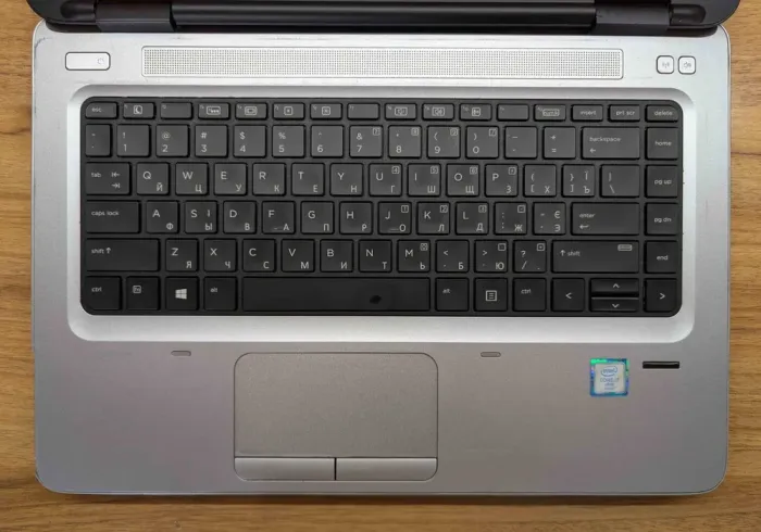 Ноутбук Б-клас HP ProBook 640 G2 / 14" (1920x1080) IPS / Intel Core i7-6600U (2 (4) ядра по 2.6 - 3.4 GHz) / 8 GB DDR4 / 180 GB SSD / Intel HD Graphics 520 / WebCam / Fingerprint / Windows 10 б/в - зображення 4