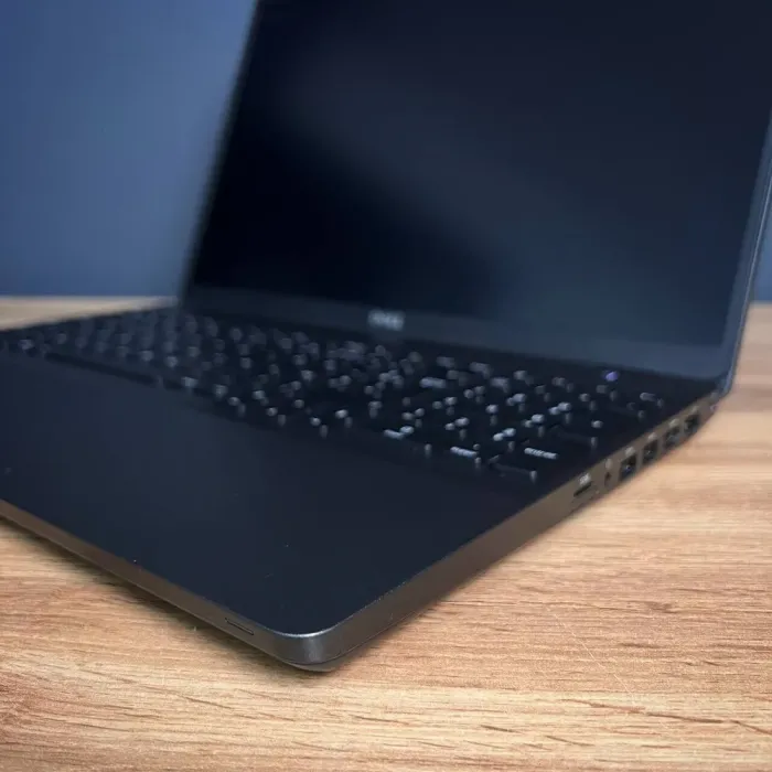 Мобільна робоча станція Dell Precision 3540 / 15.6" (1920x1080) IPS / Intel Core i5-8365U (4 (8) ядра по 1.6 - 4.1 GHz) / 8 GB DDR4 / 256 GB SSD / Intel UHD Graphics / WebCam б/в - зображення 7