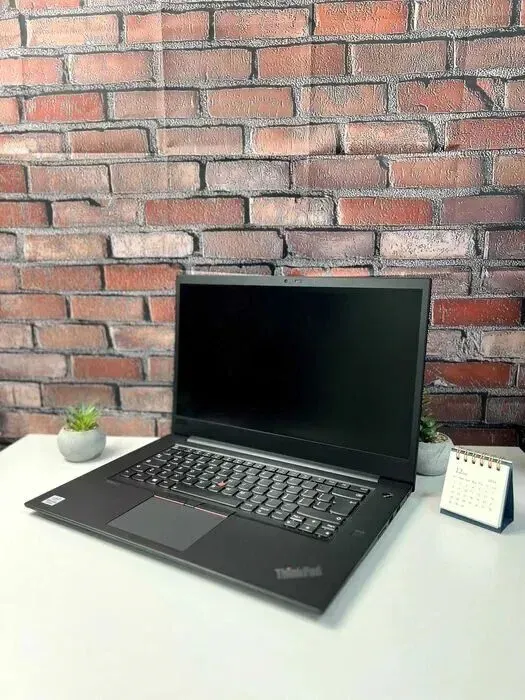 Мобільна робоча станція Lenovo ThinkPad P1 Gen 3 / 15.6" (1920x1080) IPS / Intel Core i7-10850H (6 (12) ядер по 2.7 - 5.1 GHz) / 16 GB DDR4 / 512 GB SSD M.2 / nVidia Quadro T2000, 4 GB GDDR5, 128-bit / WebCam / Win 10 Pro б/в - зображення 9