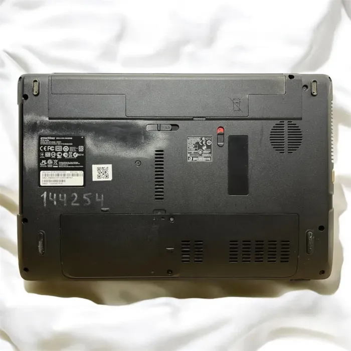 Ноутбук Б-клас Acer eMachines E729 / 15.6" (1366x768) TN / Intel Pentium P6200 (2 ядра по 2.13 GHz) / 4 GB DDR3 / 120 GB SSD / Intel HD Graphics 3000 / WebCam б/в - зображення 6