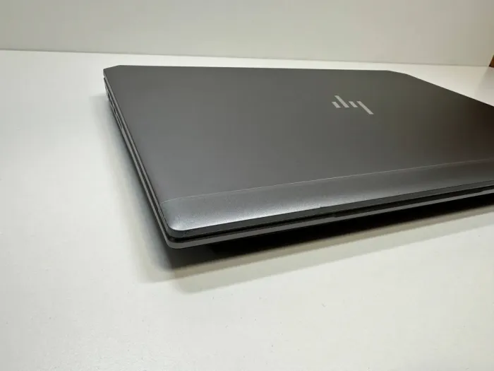 Мобільна робоча станція HP zBook 15 G5 / 15.6" (3840x2160) IPS / Intel Core i7-8750H (6 (12) ядер по 2.2 - 4.1 GHz) / 32 GB DDR4 / 512 GB SSD / nVidia Quadro P2000, 4 GB GDDR5, 128-bit / WebCam / TouchID б/в - зображення 3