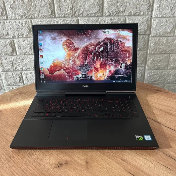 Ігровий ноутбук Б-клас Dell Inspiron 15 Gaming 7567 / 15.6" (1920x1080) TN / Intel Core i5-7300HQ (4 ядра по 2.5 - 3.5 GHz) / 16 GB DDR4 / 256 GB SSD / nVidia GeForce GTX 1050 Ti, 4 GB GDDR5, 128-bit б/в - зображення 2