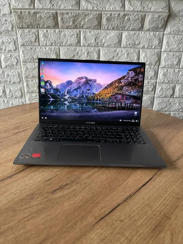 Ультрабук Б-клас Asus VivoBook 15 X512DA / 15.6" (1920x1080) TN / AMD Ryzen 5 3500U (4 (8) ядра по 2.1 - 3.7 GHz) / 8 GB DDR4 / 256 GB SSD / AMD Radeon Vega 8 Graphics / WebCam / HDMI б/в - зображення 2