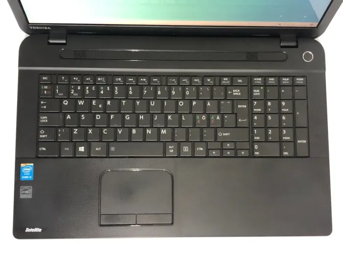 Ноутбук Toshiba Satellite PRO C70-B / 17.3" (1600x900) TN / Intel Core i3-4005U (2 (4) ядра по 1.7 GHz) / 4 GB DDR3 / 120 GB SSD / Intel HD Graphics 4400 / WebCam / DVD-ROM / Win 10 Home б/в - зображення 8