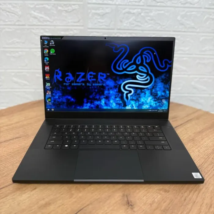 Ігровий ноутбук Б-клас Razer Blade 15 RZ09-0330 / 15.6" (1920x1080) IPS / Intel Core i7-10875H (8 (16) ядер по 2.3 - 5.1 GHz) / 16 GB DDR4 / 512 GB SSD NVMe / nVidia GeForce RTX 2070 Max-Q, 8 GB GDDR6, 256-bit / WebCam б/в - зображення 2