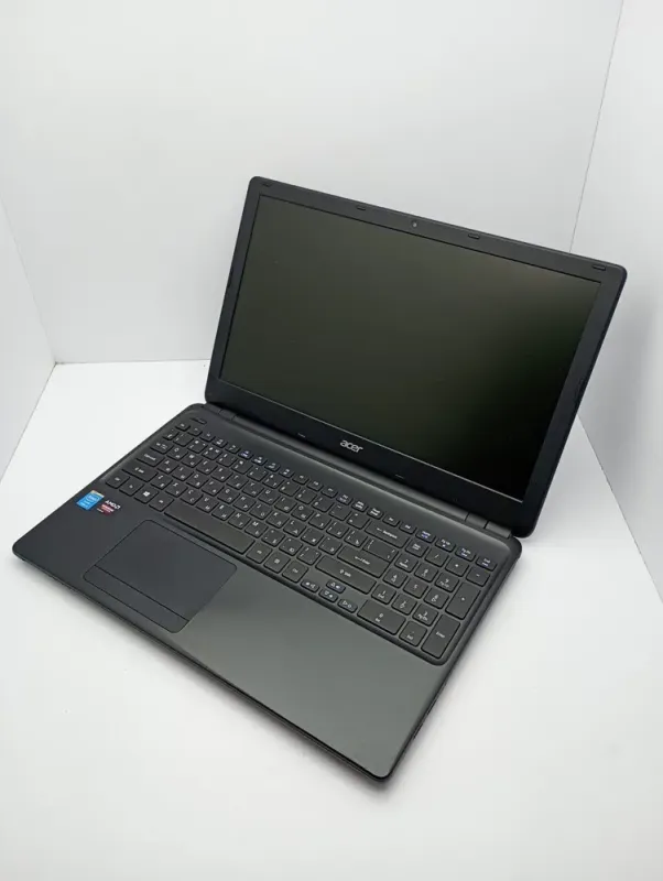 Ноутбук Acer Aspire E1-572G / 15.6" (1366x768) TN / Intel Core i5-4200U (2 (4) ядра по 1.6 - 2.6 GHz) / 8 GB DDR3 / 240 GB SSD / AMD Radeon HD 8670M, 1 GB DDR3, 64-bit / WebCam б/в - зображення 4