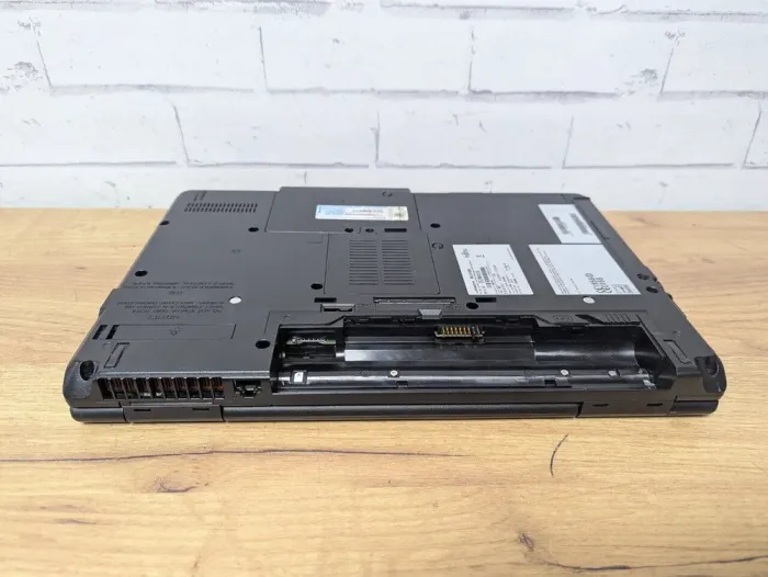 Ноутбук Б-клас Fujitsu LifeBook S782 / 14" (1366x768) TN / Intel Core i5-3320M (2 (4) ядра по 2.6 - 3.3 GHz) / 8 GB DDR3 / 128 GB SSD / Intel HD Graphics 4000 / WebCam / Без АКБ б/в - зображення 3