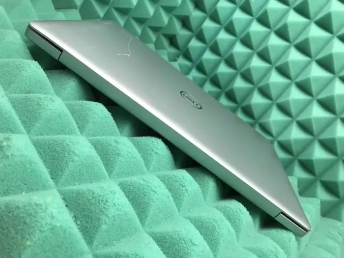 Ноутбук Dell Inspiron 5570 / 15.6" TN / Intel Core i5-8250U (4(8) ядра по 1.6-3.4 GHz) / 8GB DDR4 / 256GB SSD / UHD Graphics 620 / WebCam / USB 3.1 / HDMI / Win 10 б/в - зображення 8