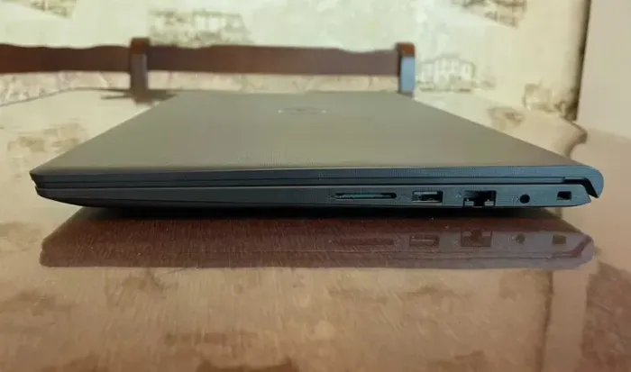 Ультрабук Б-клас Dell Vostro 3520 / 15.6" (1920x1080) IPS / Intel Core i7-1255U (10 (12) ядер по 3.5 - 4.7 GHz) / 16 GB DDR4 / 512 GB SSD / Intel Iris Xe Graphics eligible / WebCam б/в - зображення 7